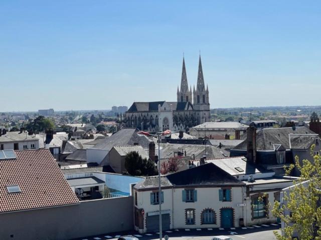 Maison Latour Bed & Breakfast Cholet Eksteriør bilde